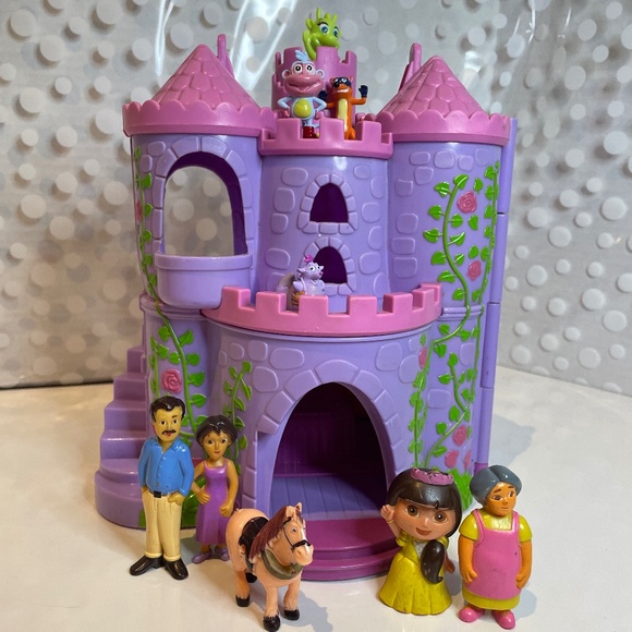 Dora the Explorer Let’s Go! 🏰Adventure Castle - Picture 1 of 15